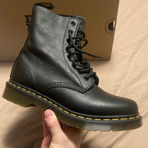 Women’s Dr. Martens 1460 Pascal size 8 - Picture 6 of 9